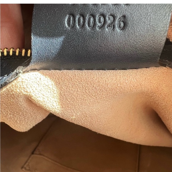 Gucci Medium Shoulder Bag - Picture 10 of 13